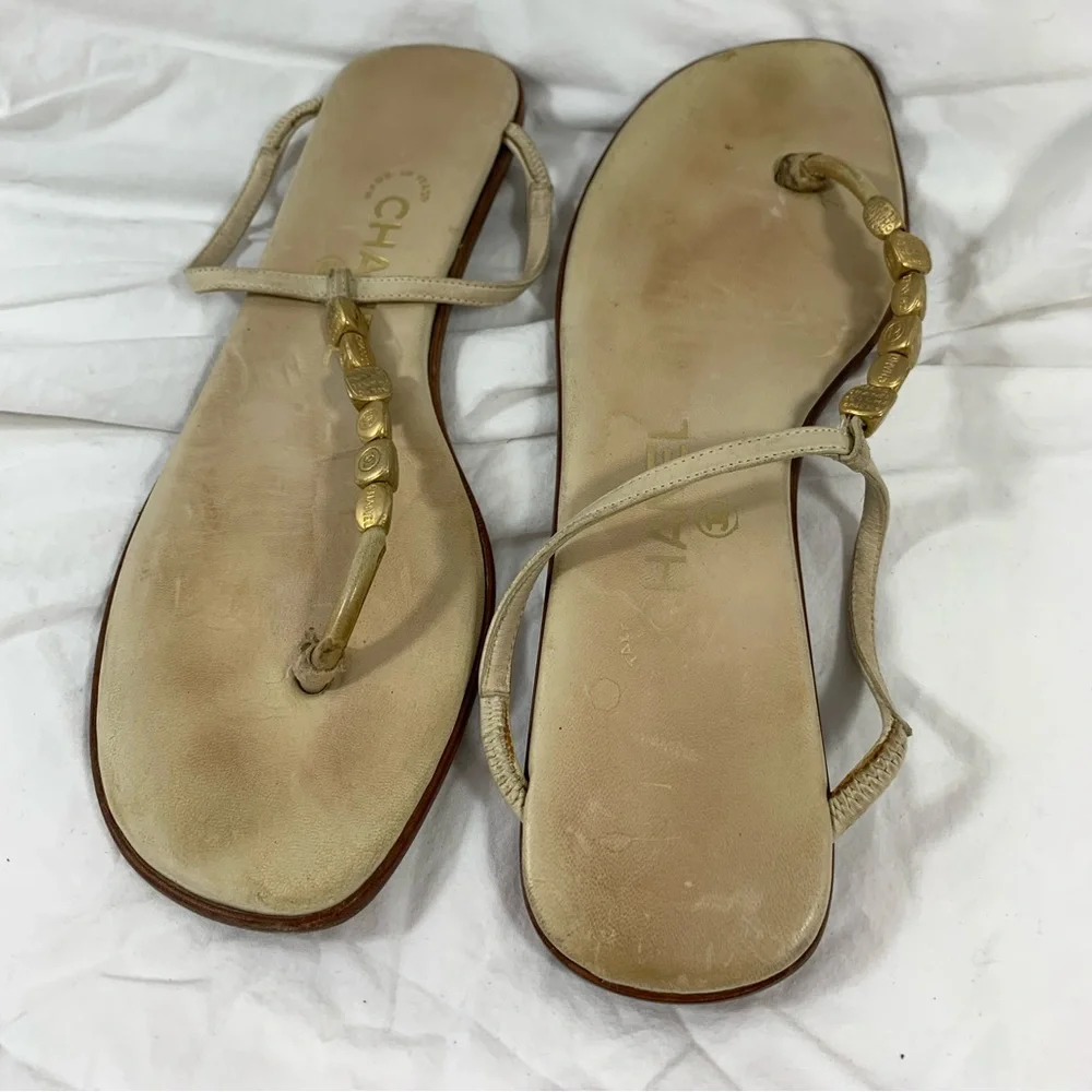 Vintage ladies CHANEL beige leather thongs sandals with logo 38 8 - Picture 13 of 13